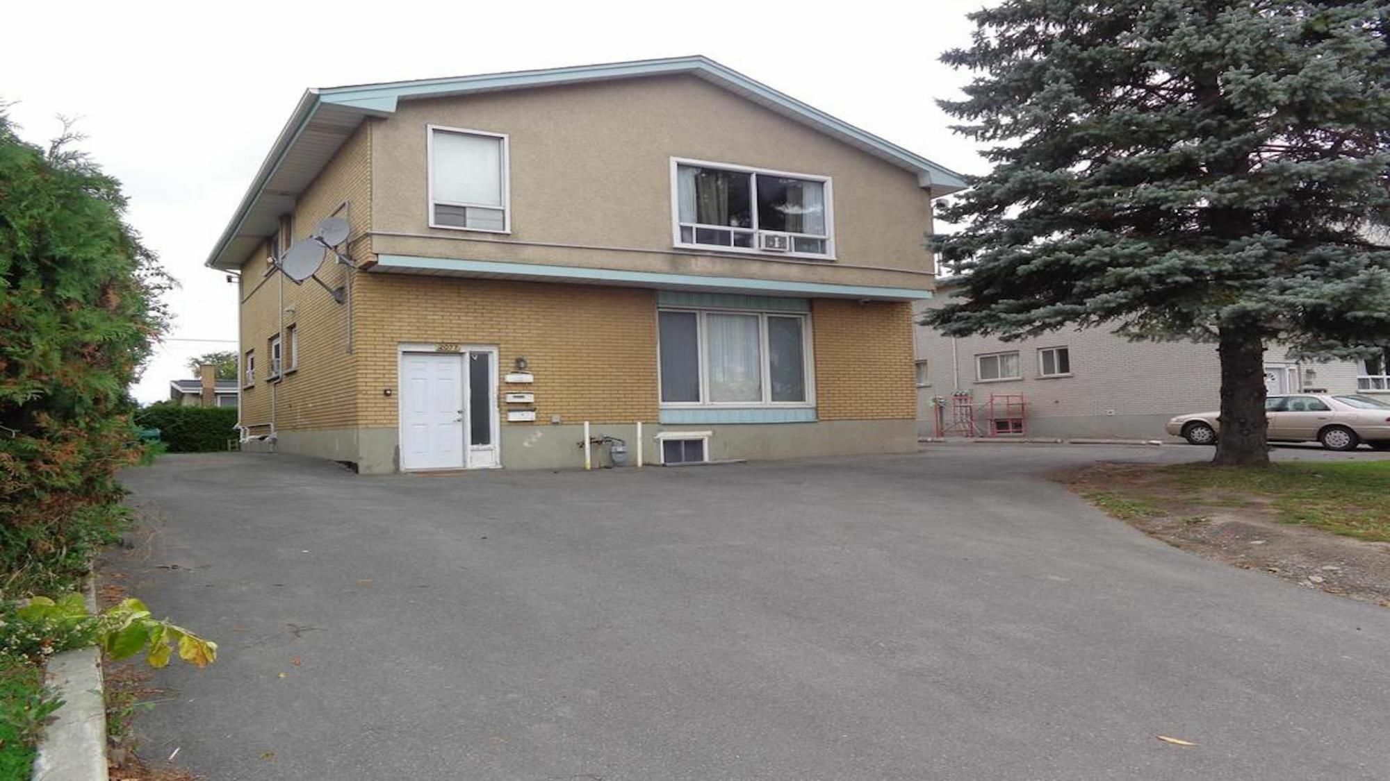 Adib - 2077 Walkley Rd Apartment