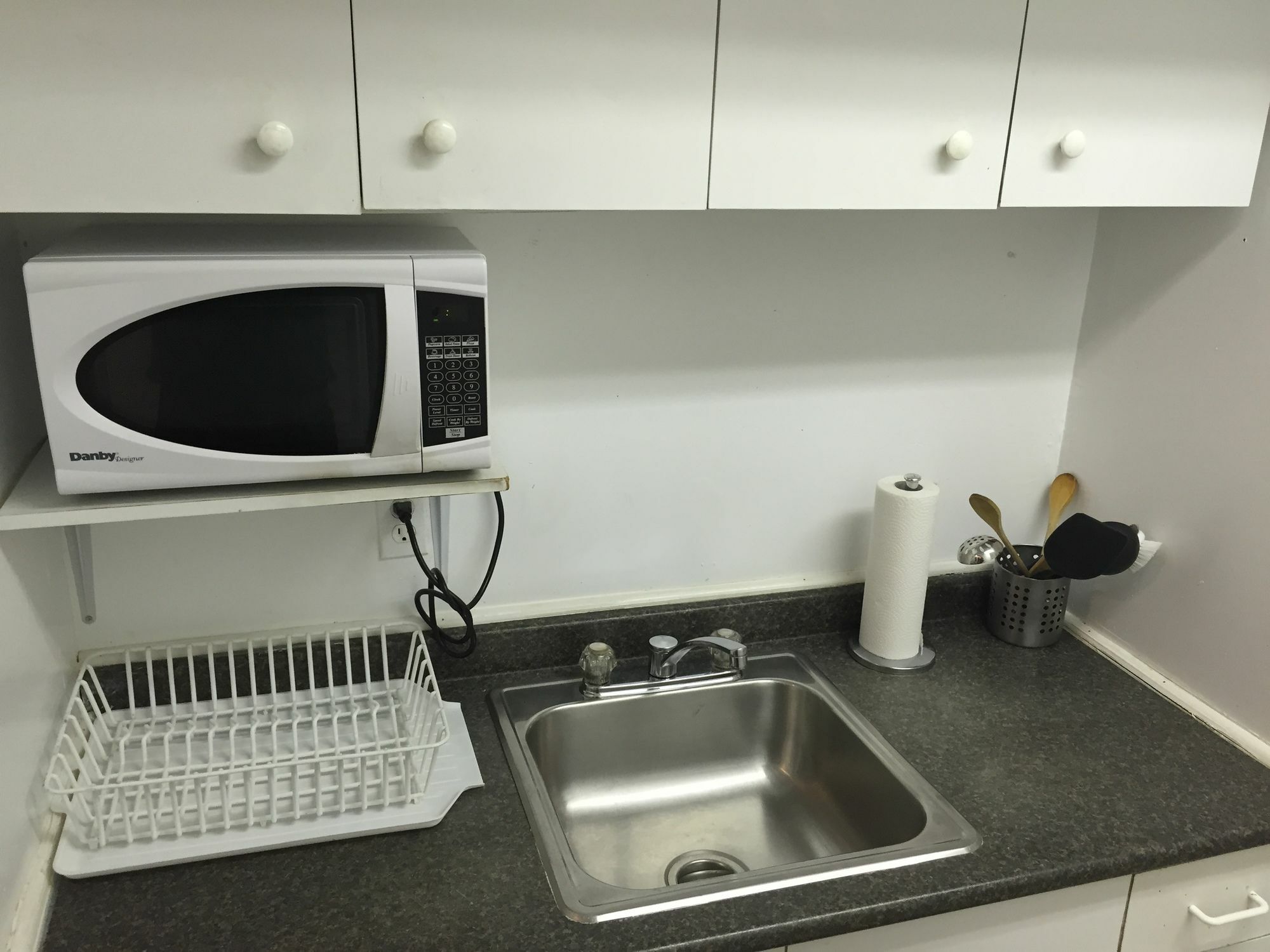 Adib - 2077 Walkley Rd Apartment *