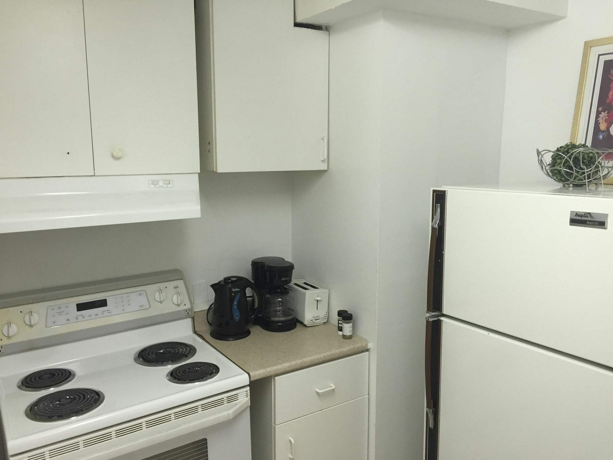 Adib - 2077 Walkley Rd Apartment Ottawa